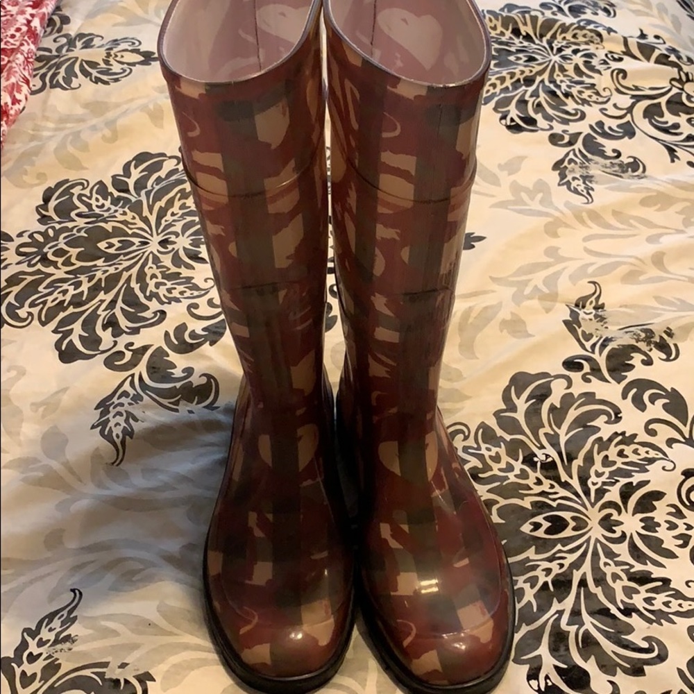 Burberry Rain Boots ☔️